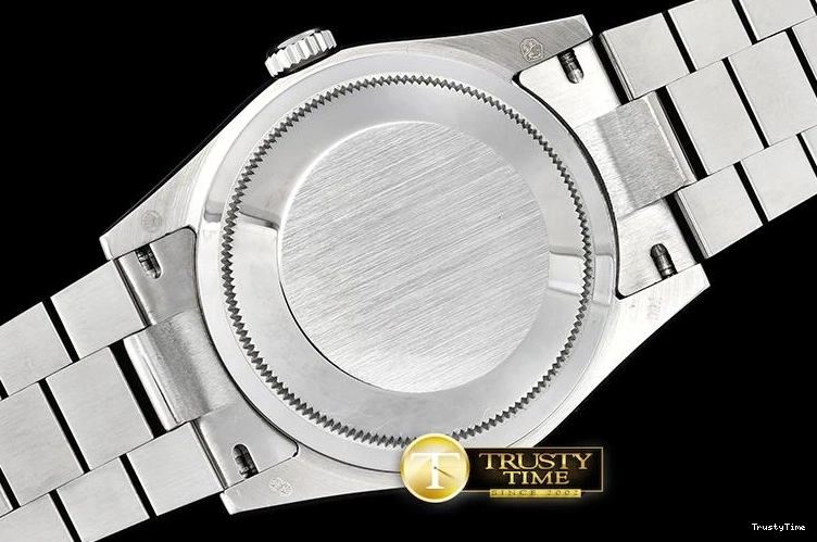 0114 RDD0214B – DayDate 36mm GoAnywhere 682